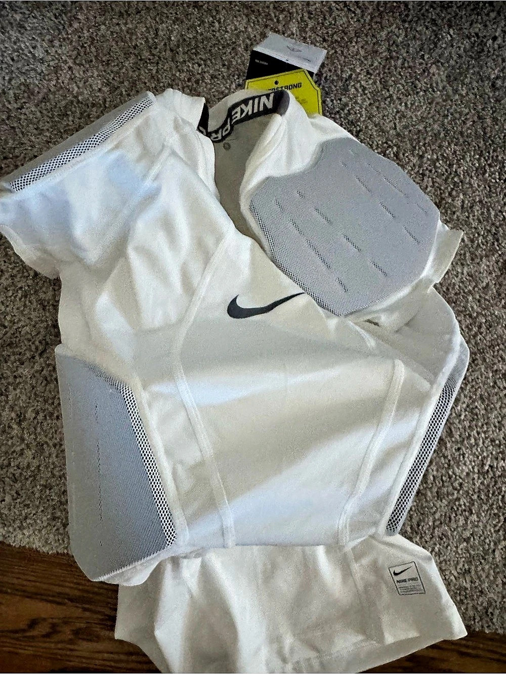 Nike Pro Men's small White & Gray Short Sleeve Size Small NWT